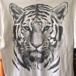 Graphic Tee White Tiger Size Medium